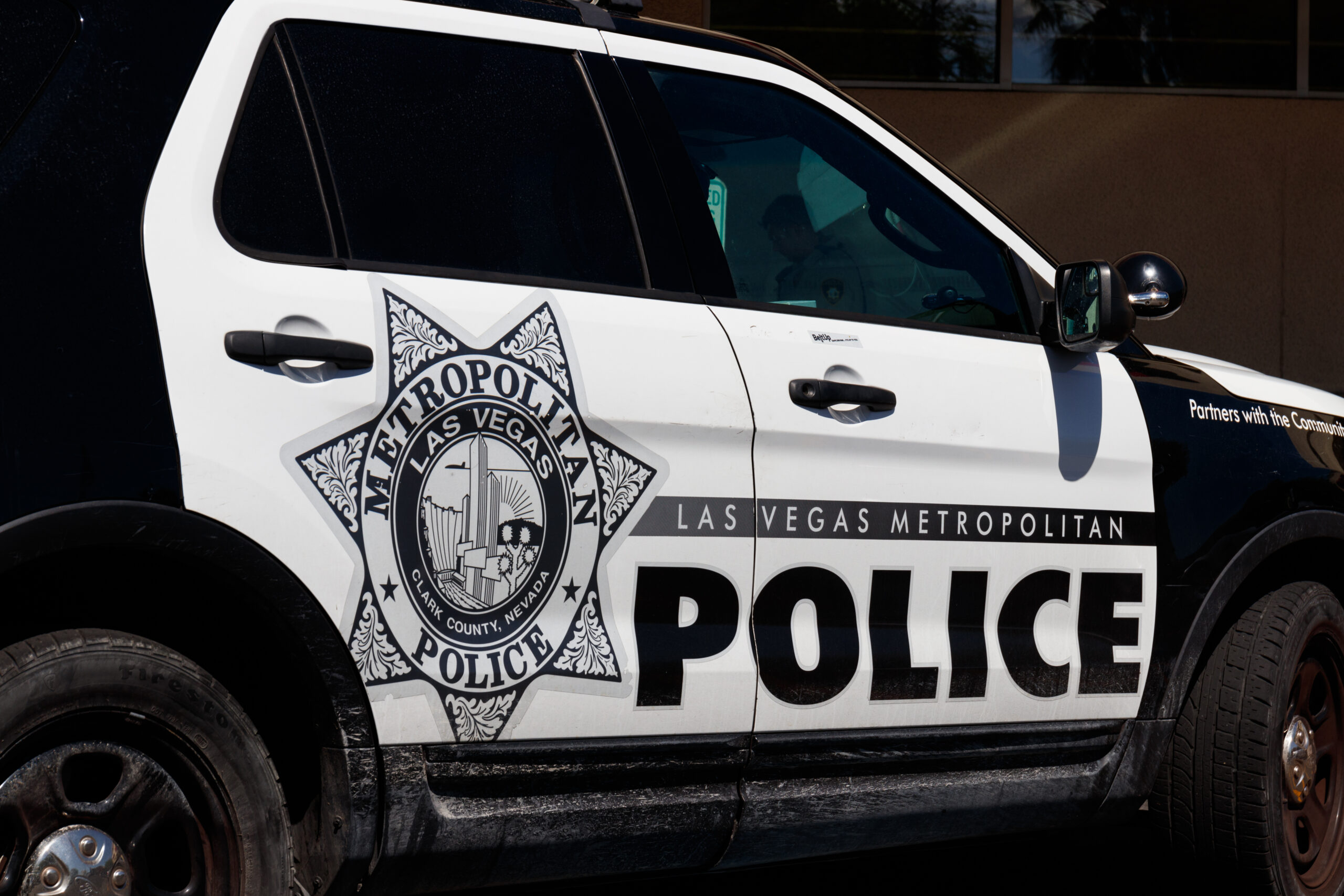 Policía de Las Vegas: Oficial Chandler Pike Arrestado por Múltiples Cargos de Violencia Doméstica