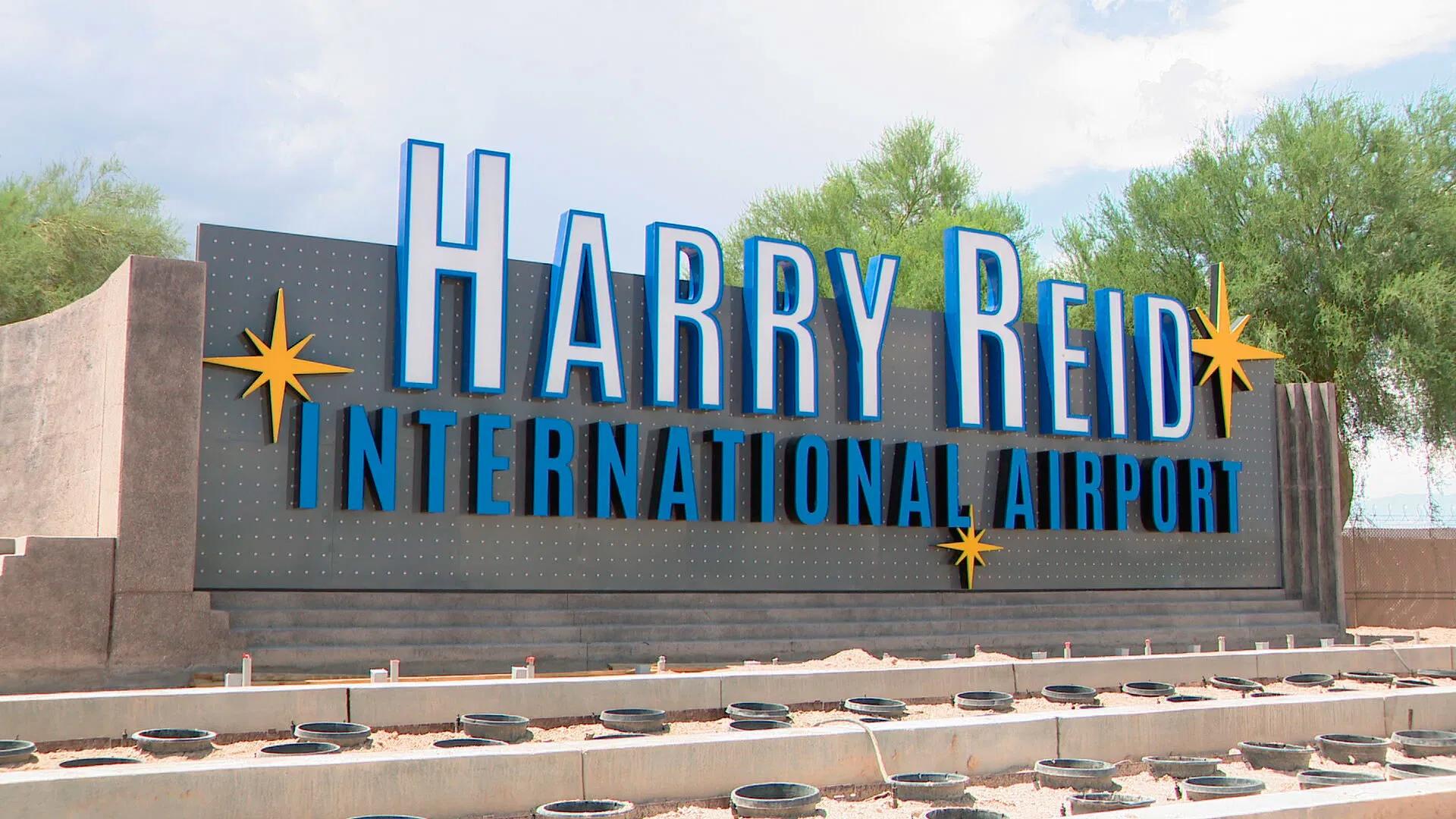 Aeropuerto Harry Reid Enfrenta Reducción de Vuelos por Cierre del Gobierno: Impacto en el Turismo de Las Vegas