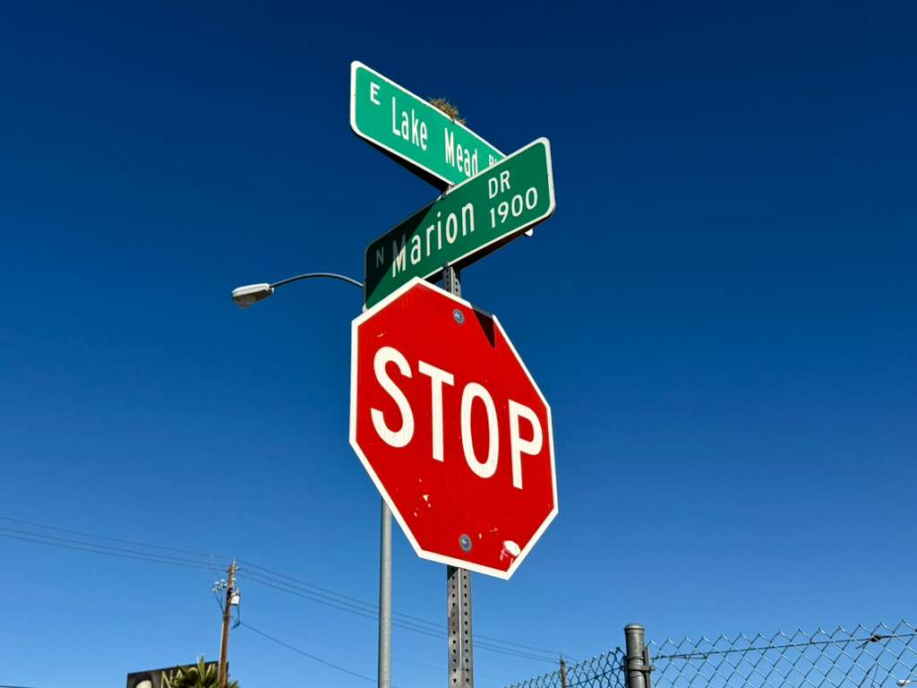 Accidente en Las Vegas: Conductor en Sentido Contrario Deja Tres Heridos