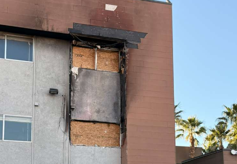 Incendio en Las Vegas: valiente rescate de mascotas y un herido tras siniestro en apartamentos