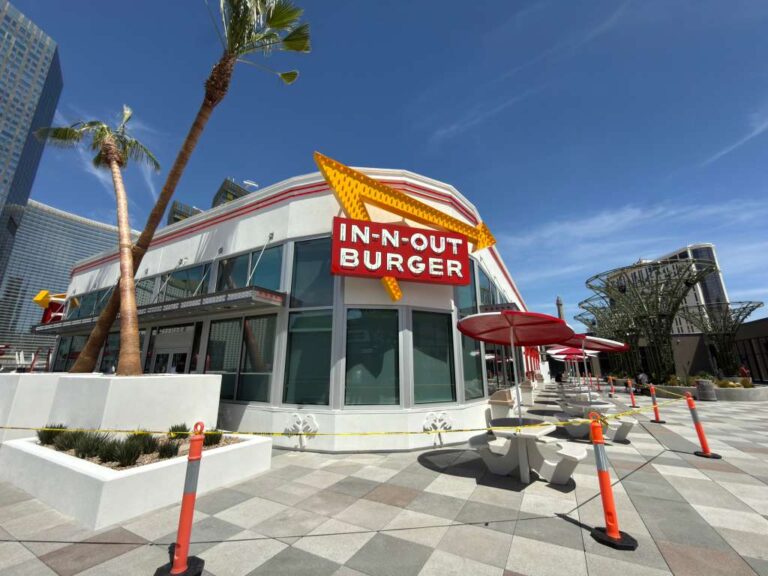 In-N-Out abre su espectacular y segunda sucursal más grande de EE. UU. en Las Vegas